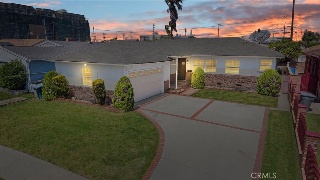 Property Photo: 2915 W 129th Place CA 90249