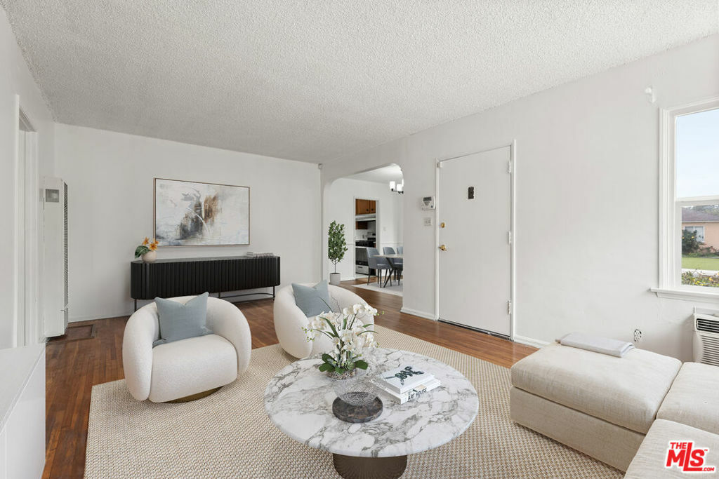Property Photo: 8348 Winsford Avenue CA 90045