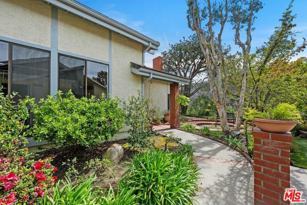 Property Photo: 1317 Avenida De Cortez CA 90272
