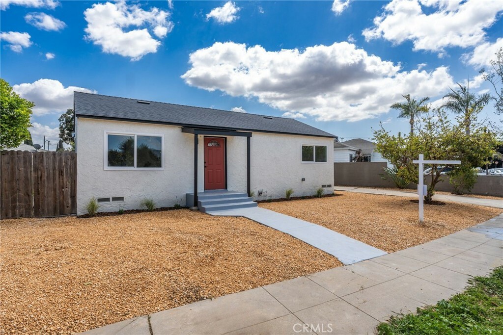 Property Photo:  1724 N Pearl Avenue  CA 90221 