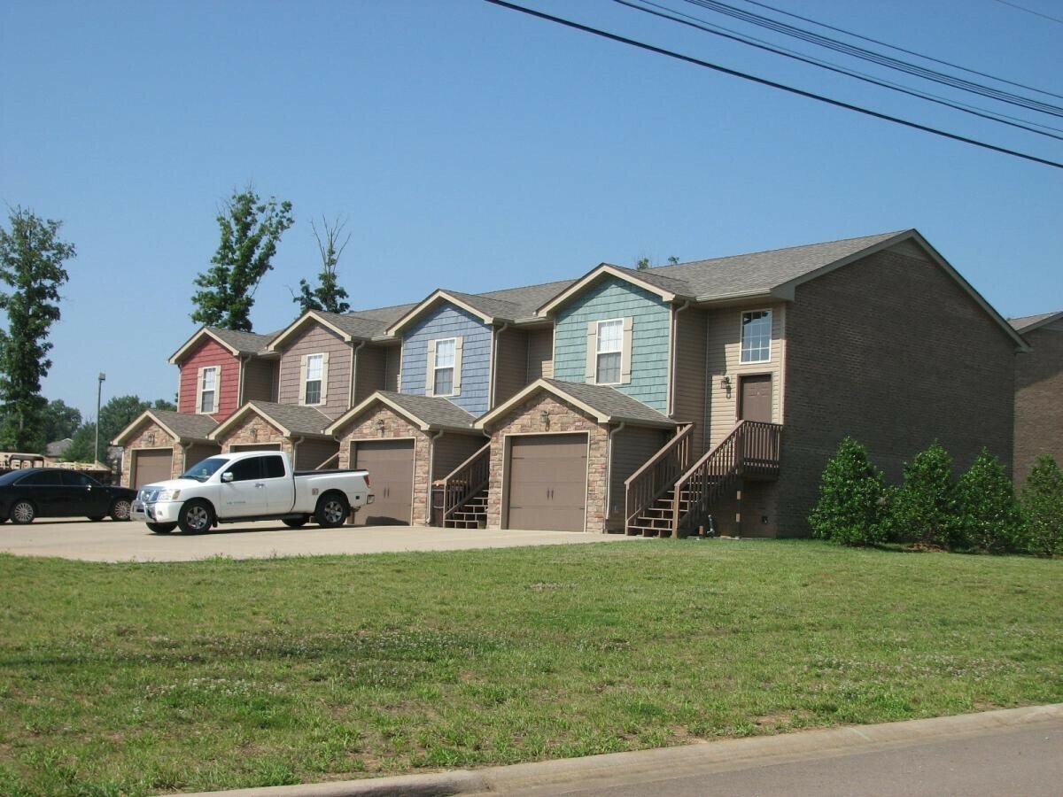 Property Photo: 1728 Thistlewood Dr TN 37042