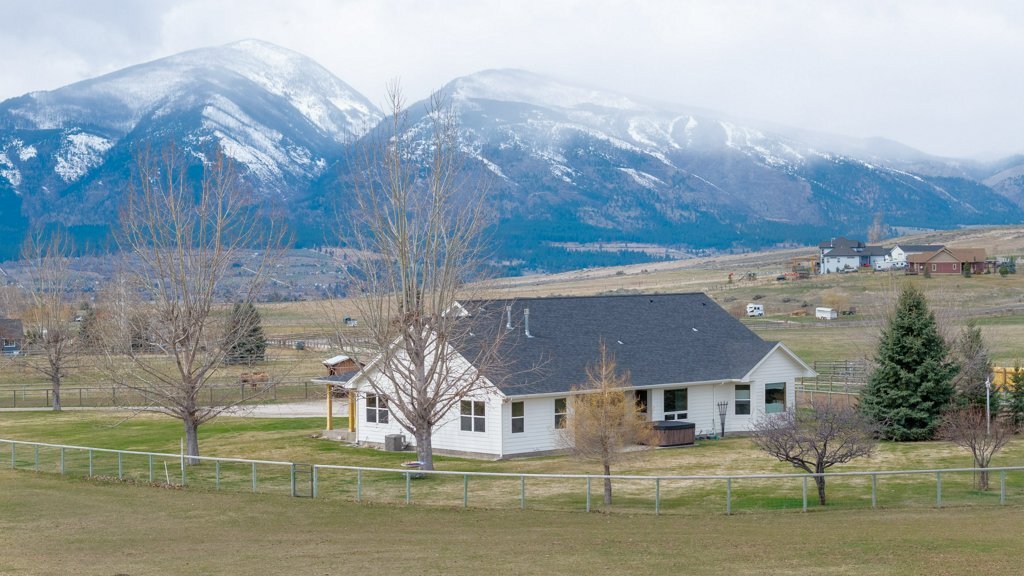 Property Photo: 5632 Fairview Lane MT 59833