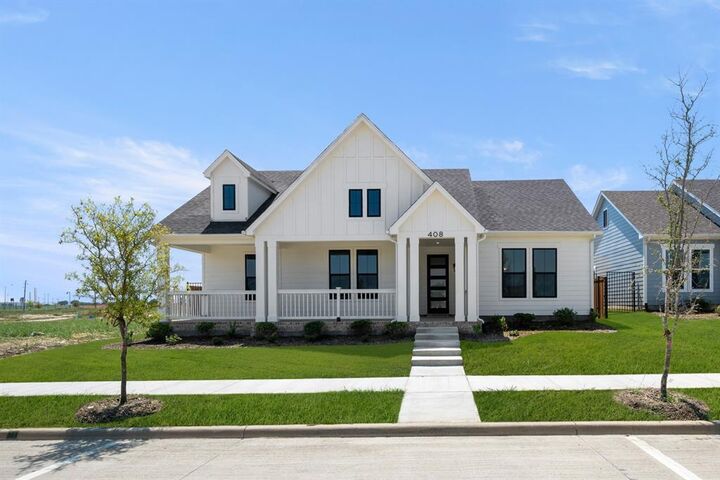 Property Photo: 408 Dylan Way TX 76065