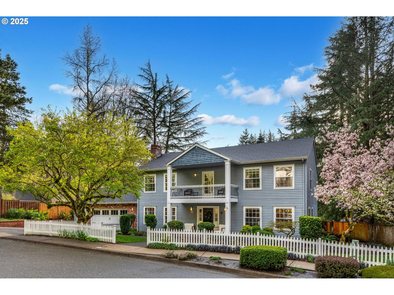 Property Photo:  9 Buckingham Ter  OR 97034 