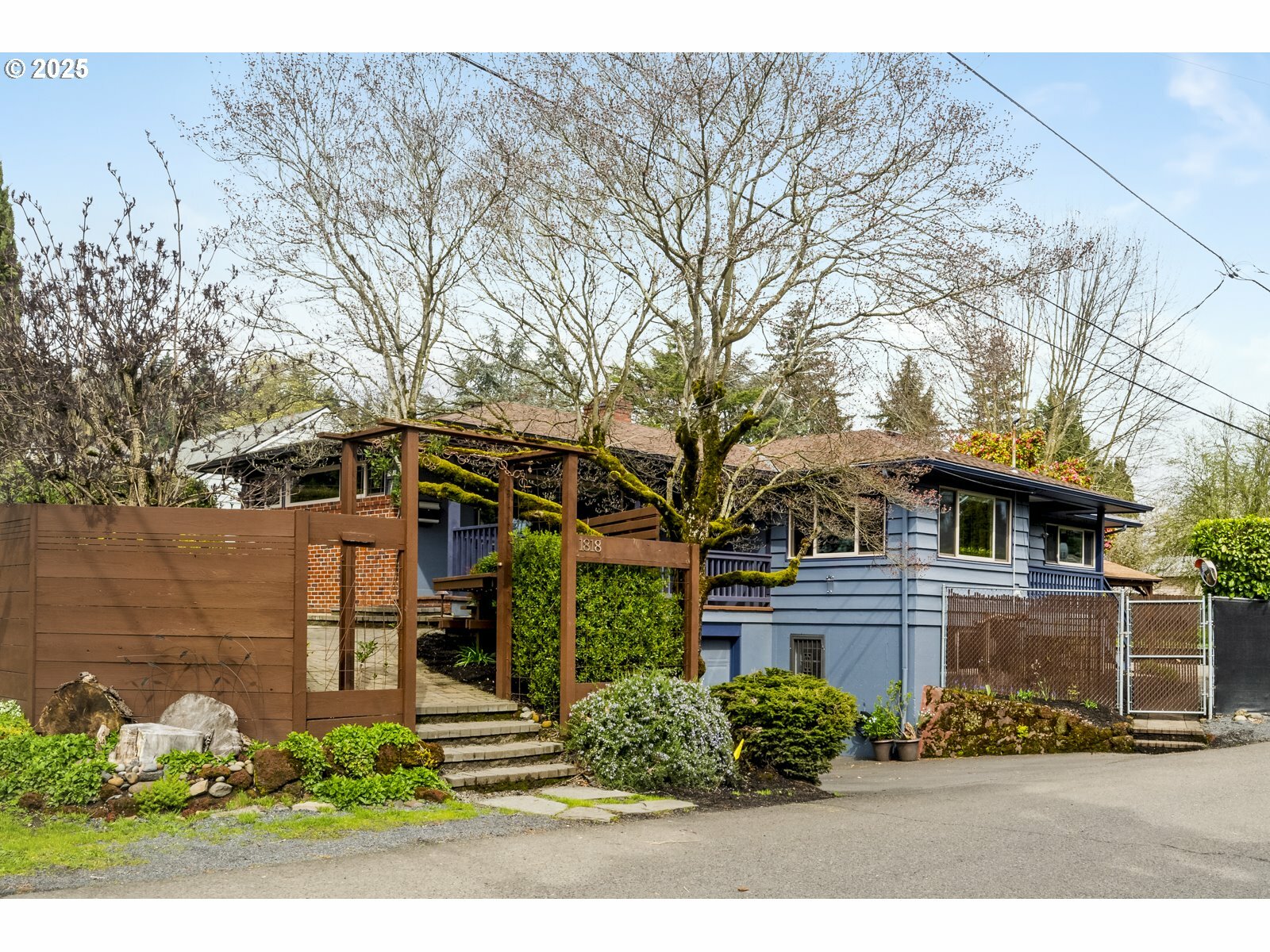 Property Photo: 1818 NE 92nd Ave NE OR 97220