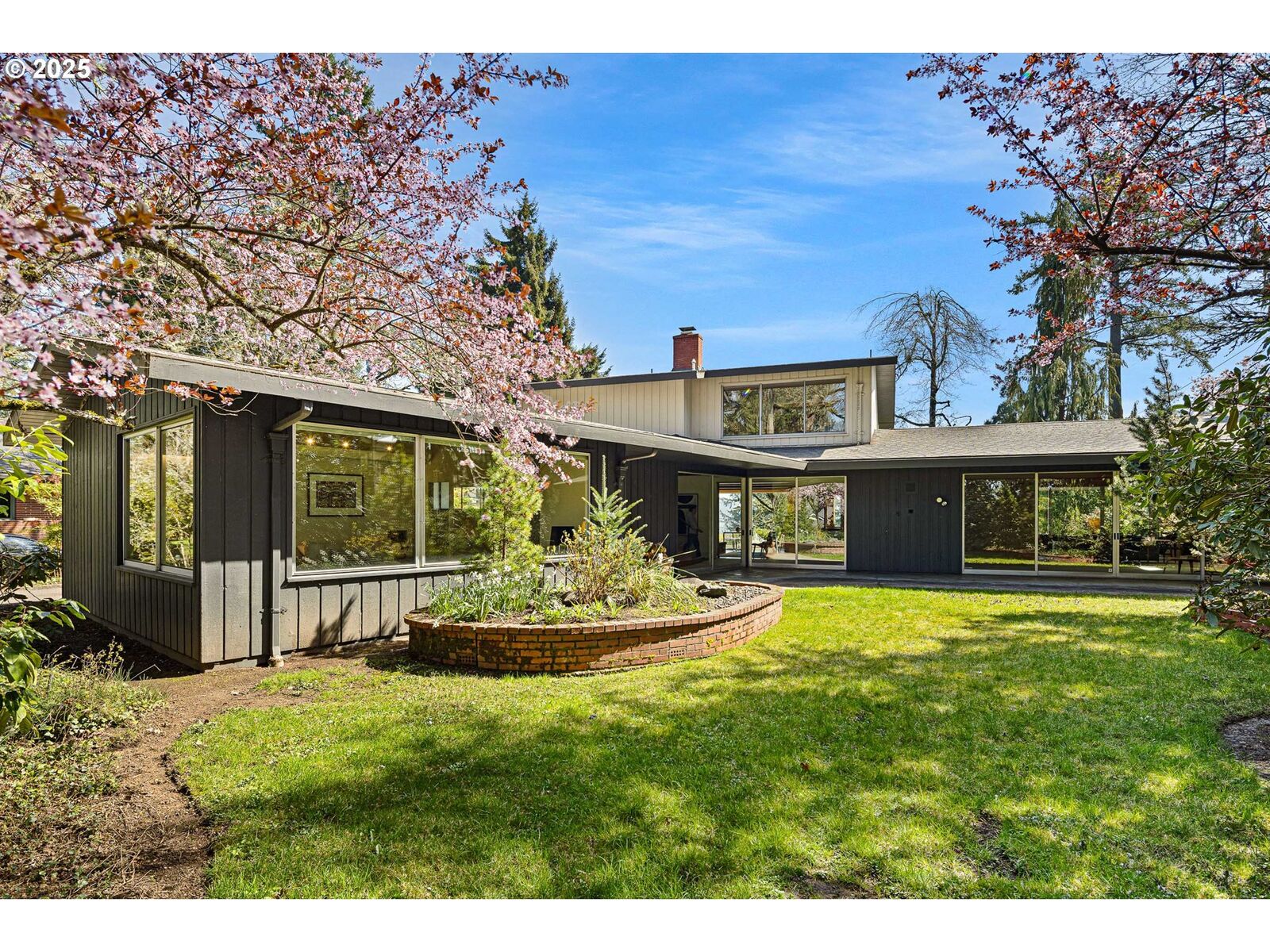 Property Photo: 1685 Skyline Blvd OR 97403