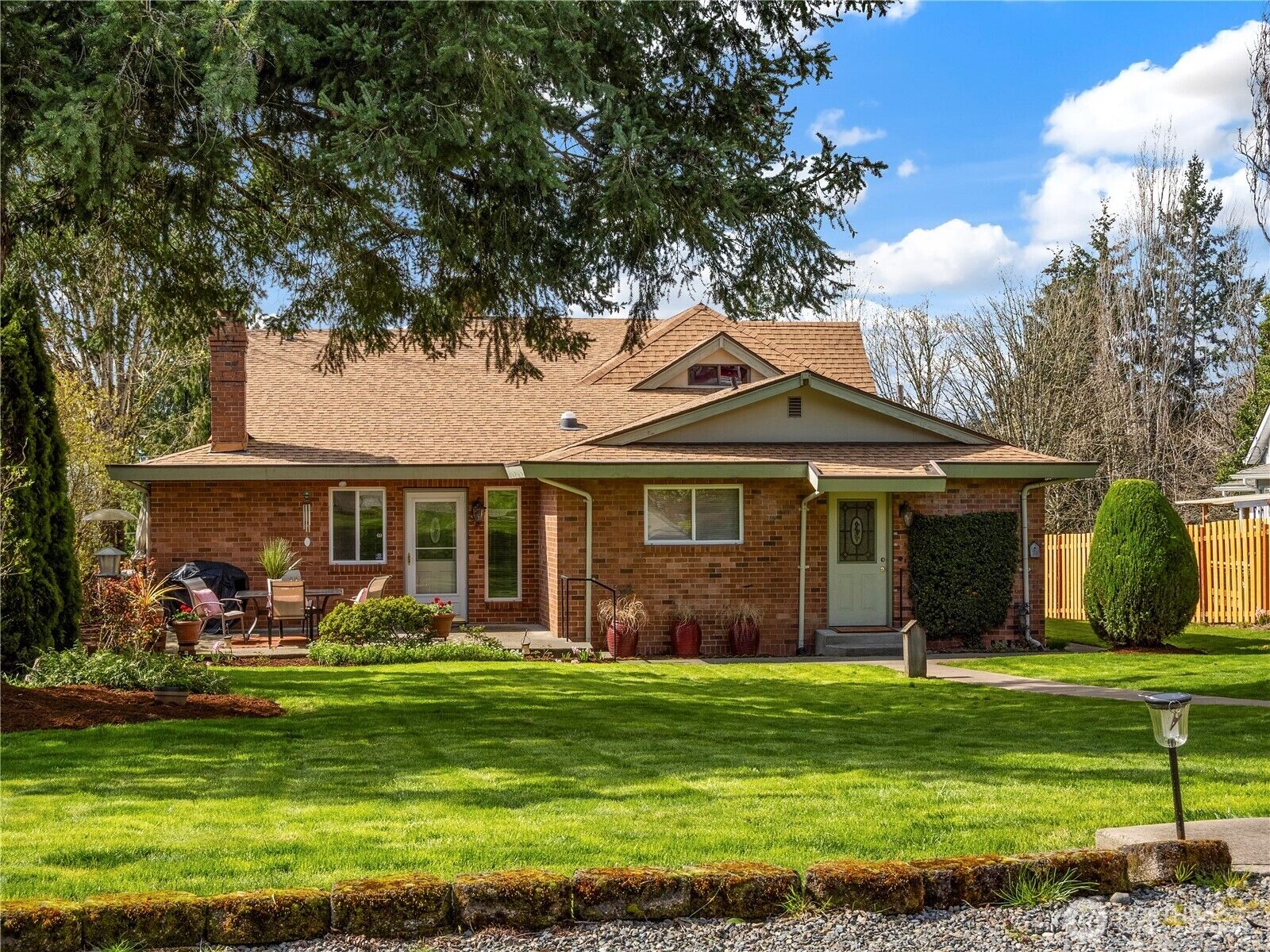 Property Photo:  915  Milton Way  WA 98354 