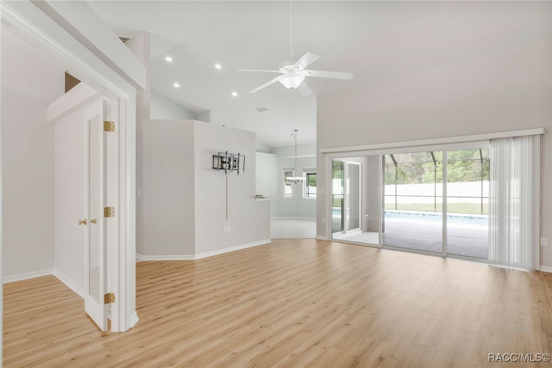 Property Photo: 4070 N Forest Lake Drive FL 34442