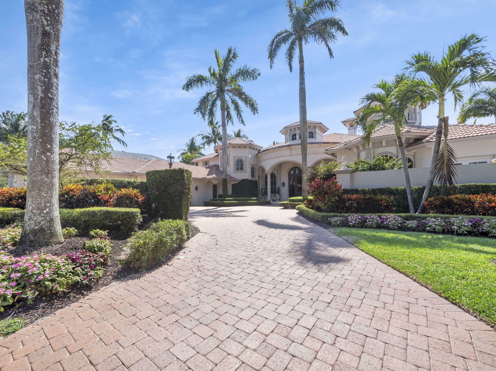 Property Photo: 215 Grand Pointe Drive FL 33418