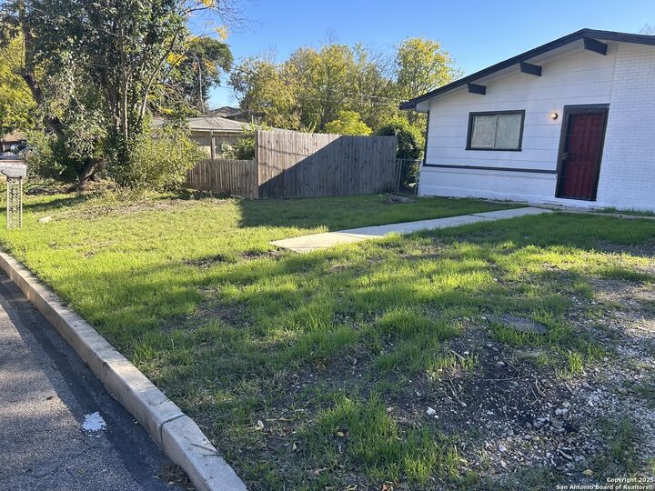 Property Photo: 254 Havana TX 78228