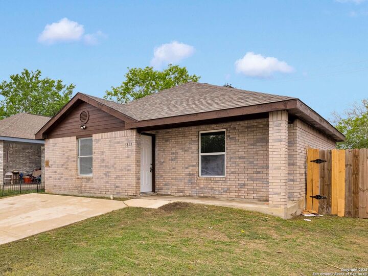 Property Photo:  5823 Bowsprit  TX 78242 