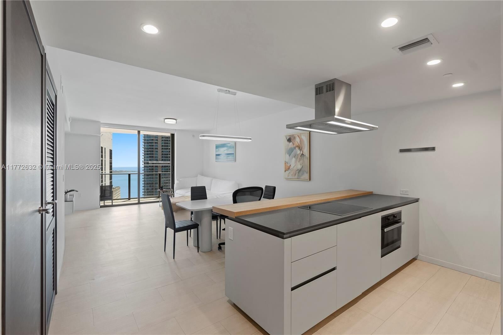 Property Photo:  1000 Brickell Plaza 4703  FL 33131