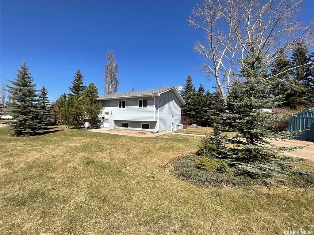 Property Photo: 1012 Poplar Crescent SK S0K 4R0
