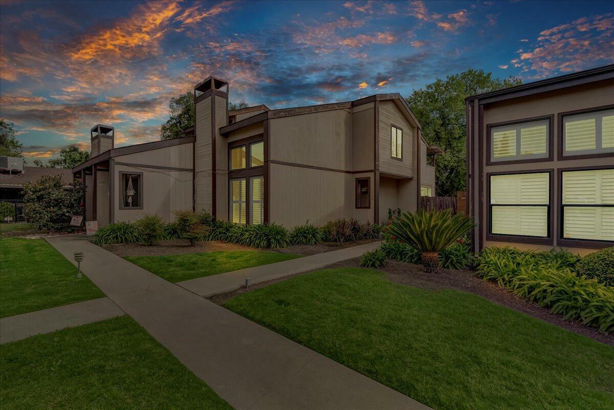 3719 W Hillsdale Avenue  Visalia CA 93291 photo