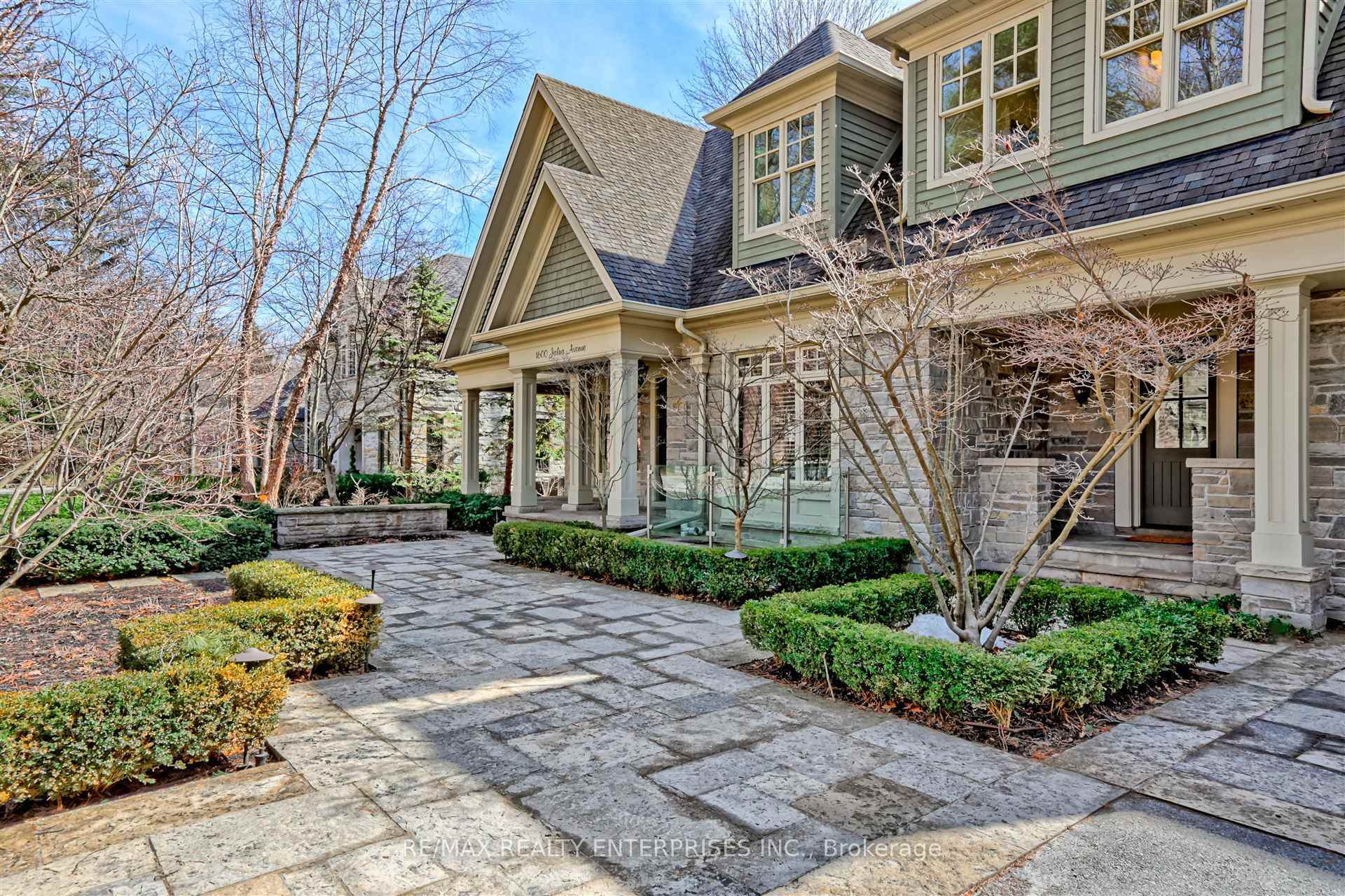 Property Photo: 1600 Jalna Avenue ON L5J 1S7