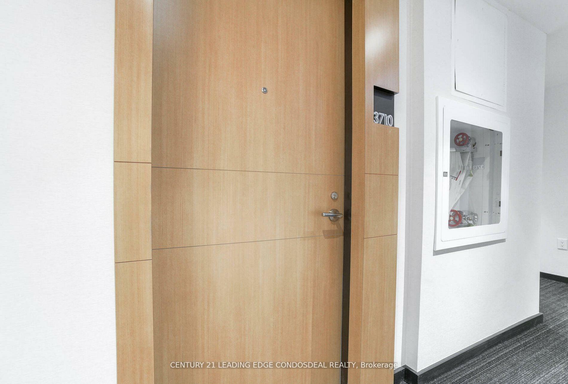 Photo de la propriété: 11 Wellesley Street W 3710 ON M4Y 0G4