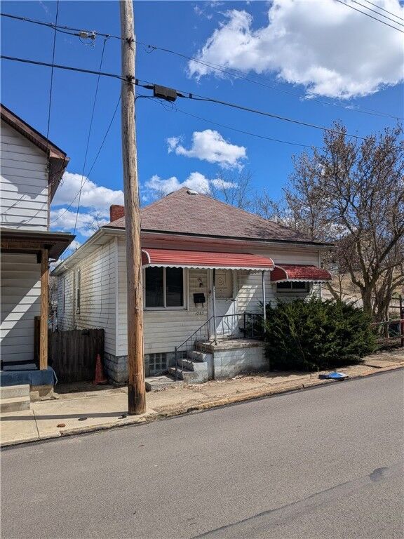 Property Photo:  1733 Evans Avenue  PA 15132 