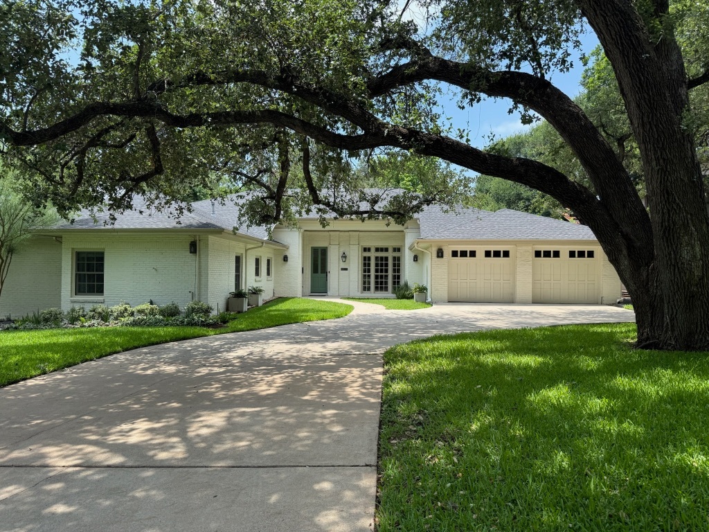 Property Photo: 1904 Meadowbrook Drive TX 78703