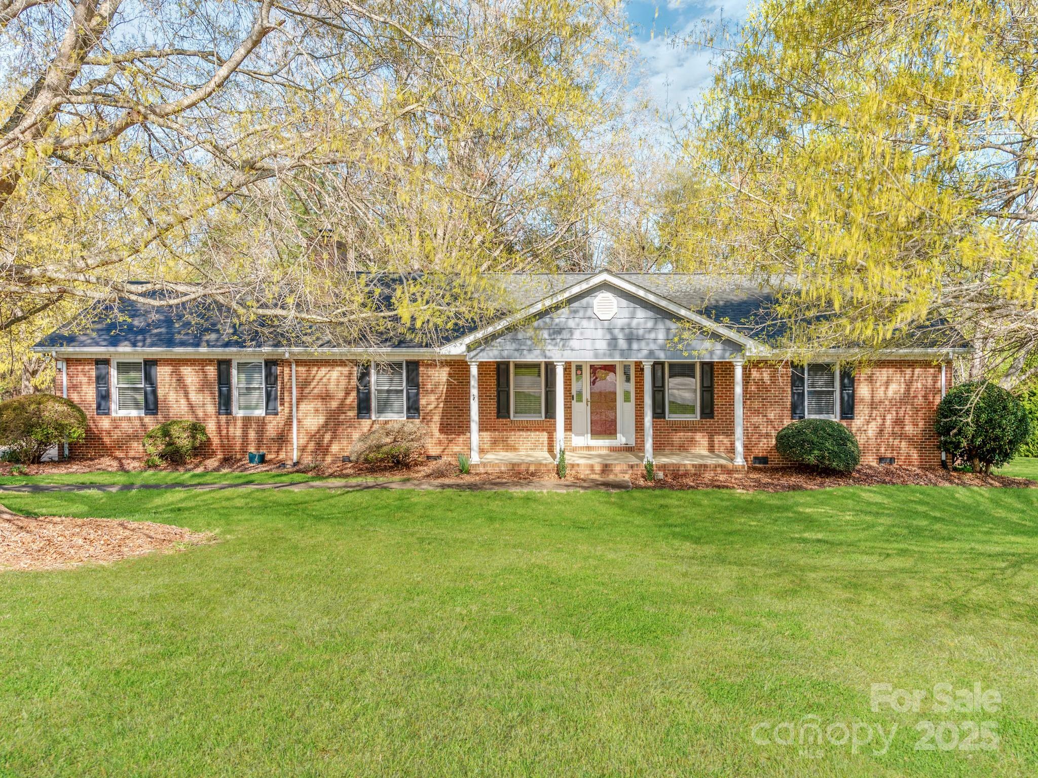 Property Photo: 108 Glenview Drive NC 28021
