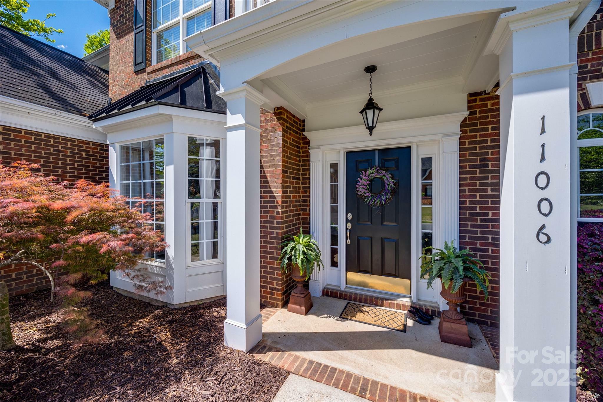 Property Photo: 11006 Knight Castle Drive NC 28277