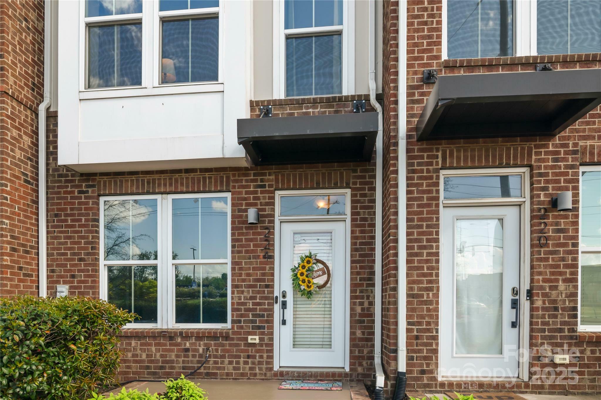Property Photo: 224 Parkwood Avenue NC 28206