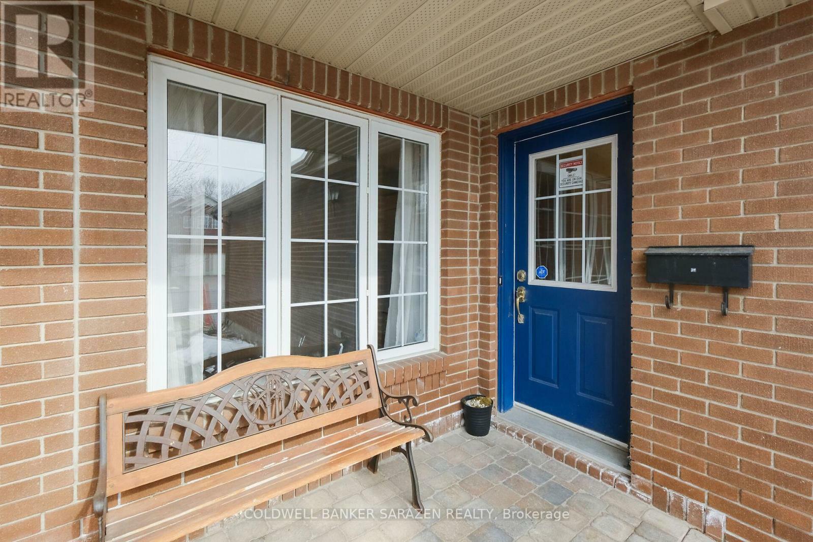 Photo de la propriété: 92 Borealis Crescent ON K1K 4T6