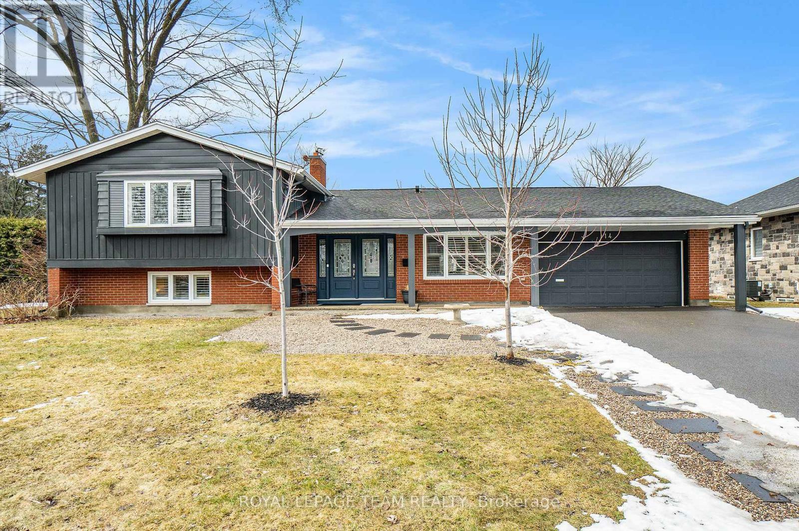 Property Photo: 14 Riverbrook Road ON K2H 7W6