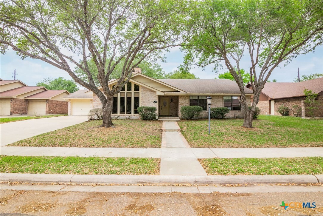 Property Photo: 302 Windy Way Drive TX 77904