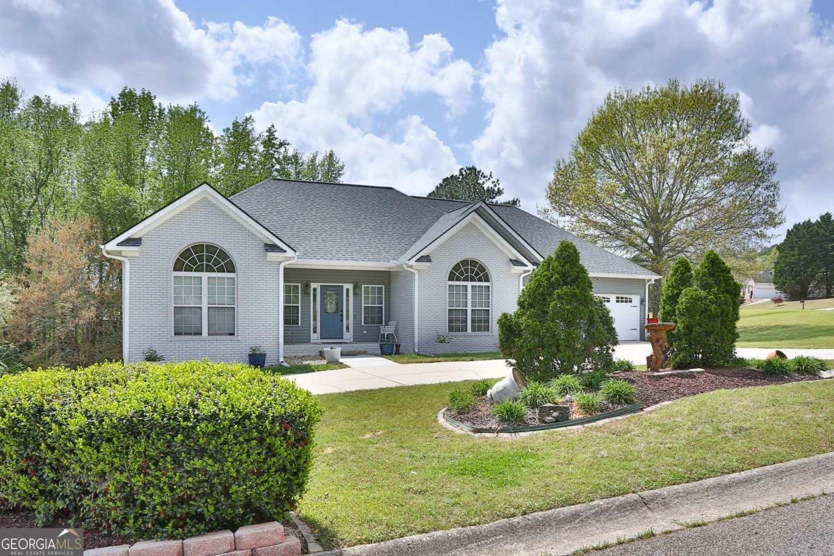 Property Photo: 100 E Castle View Drive GA 30517
