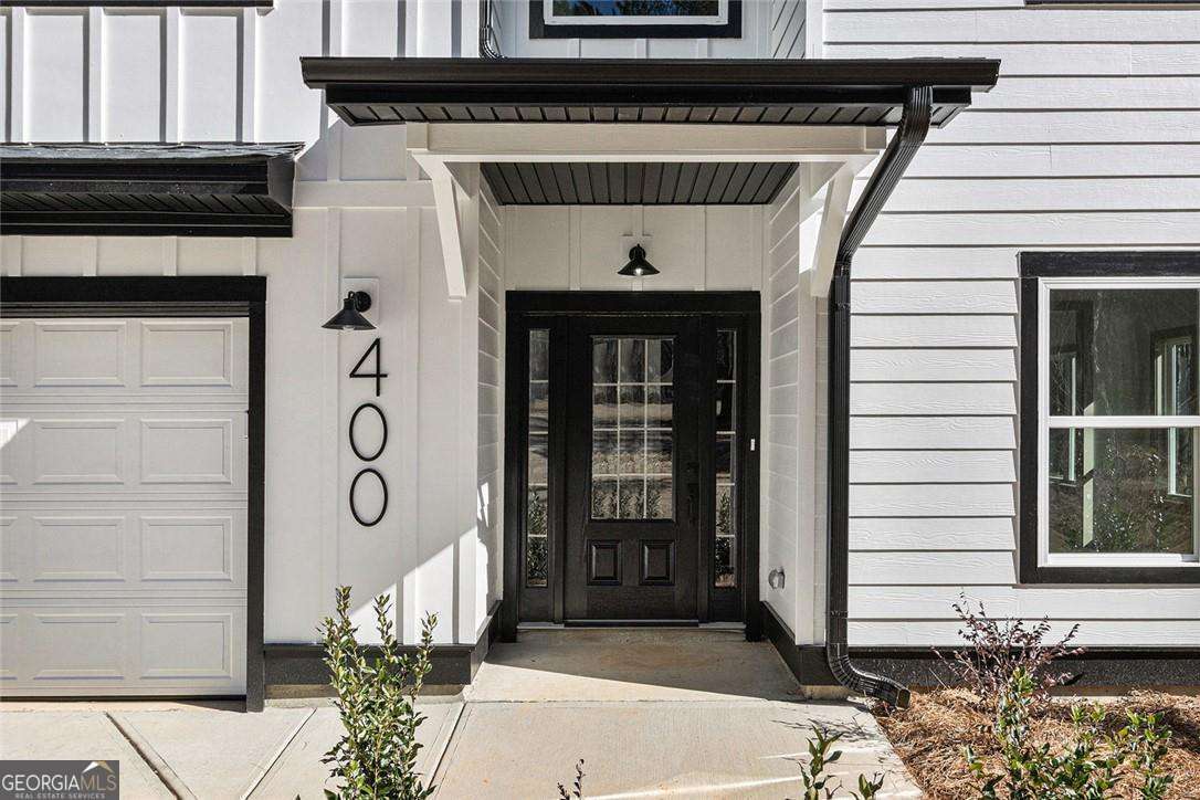 Property Photo: 400 Stone Lea Trace GA 30054