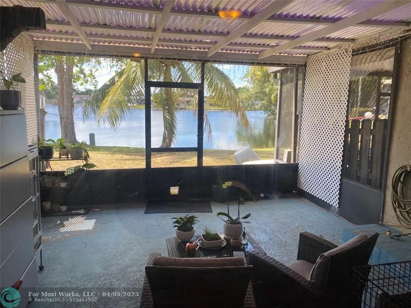 Property Photo: 8902 Palm Tree Ln 8902 FL 33024