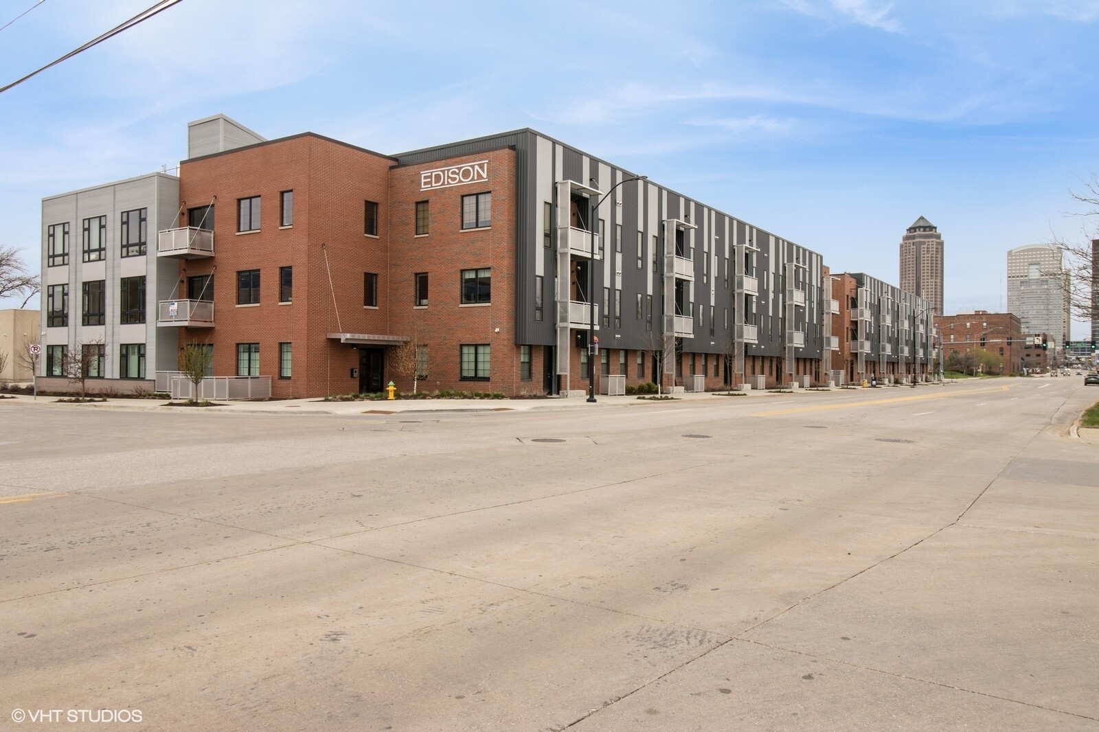 Property Photo: 450 SW 7th Street 209 IA 50309