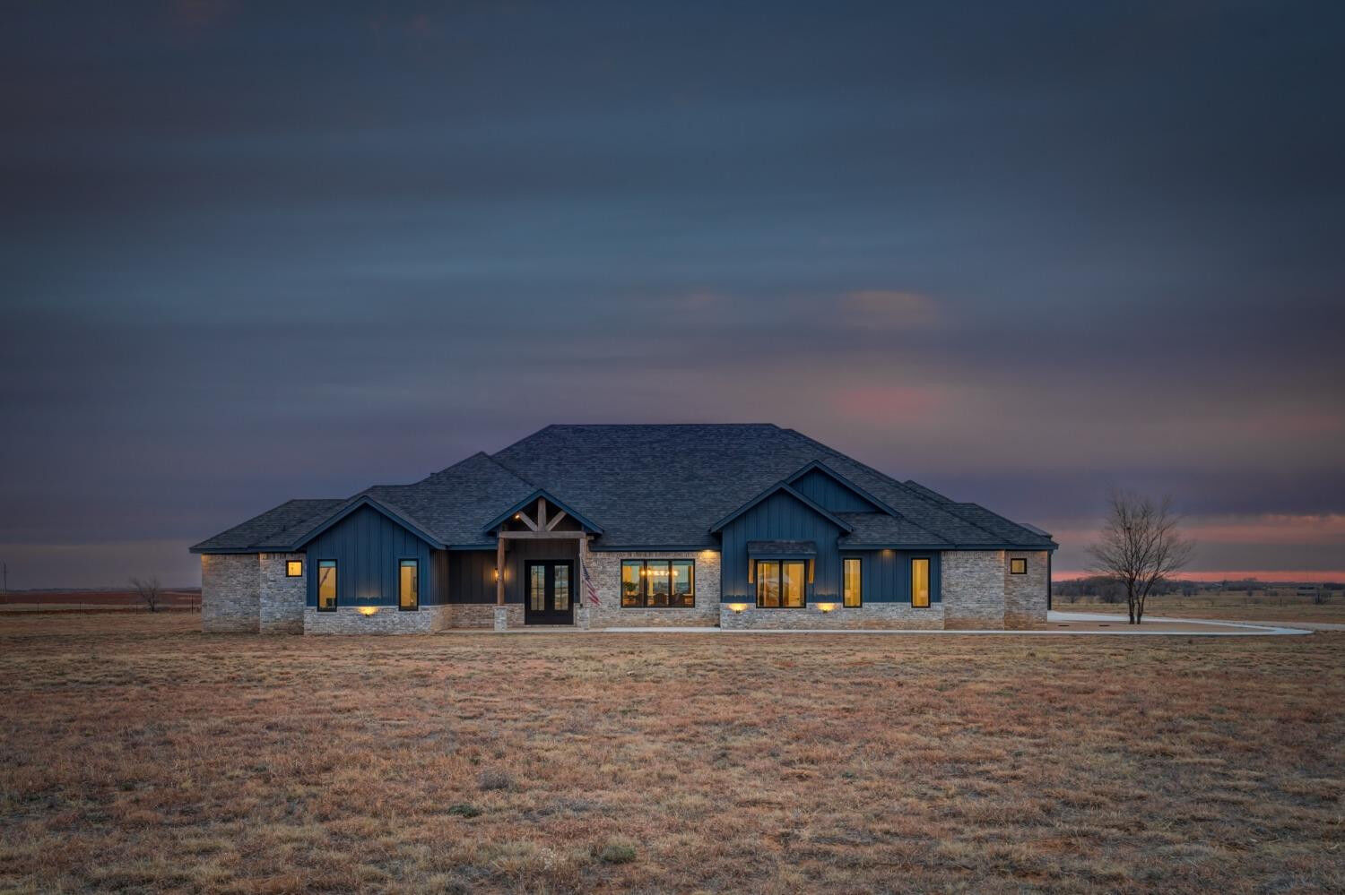 Property Photo: 10011 County Road 6100 TX 79363