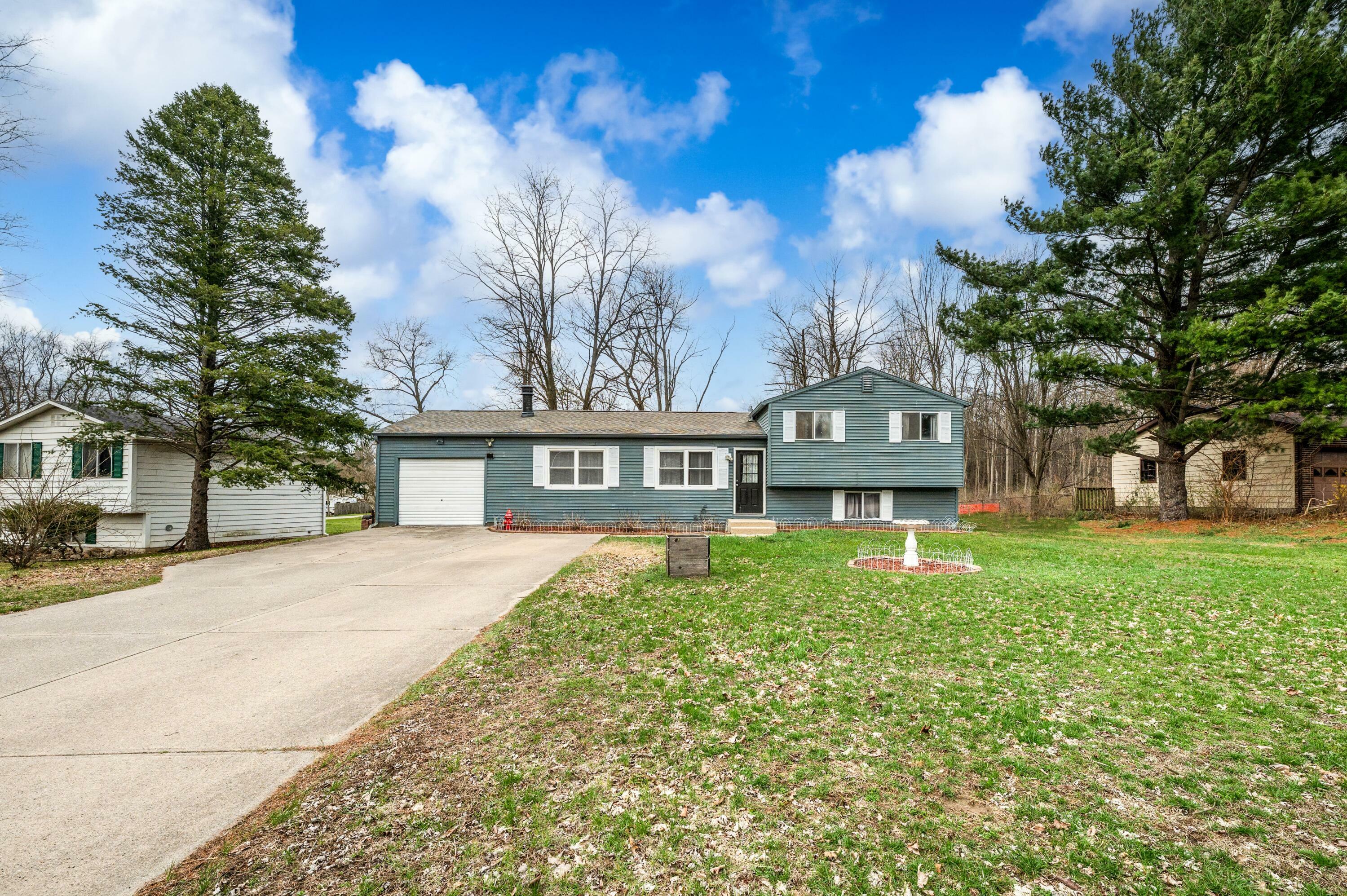 Property Photo: 1405 Oakdale Avenue MI 49120