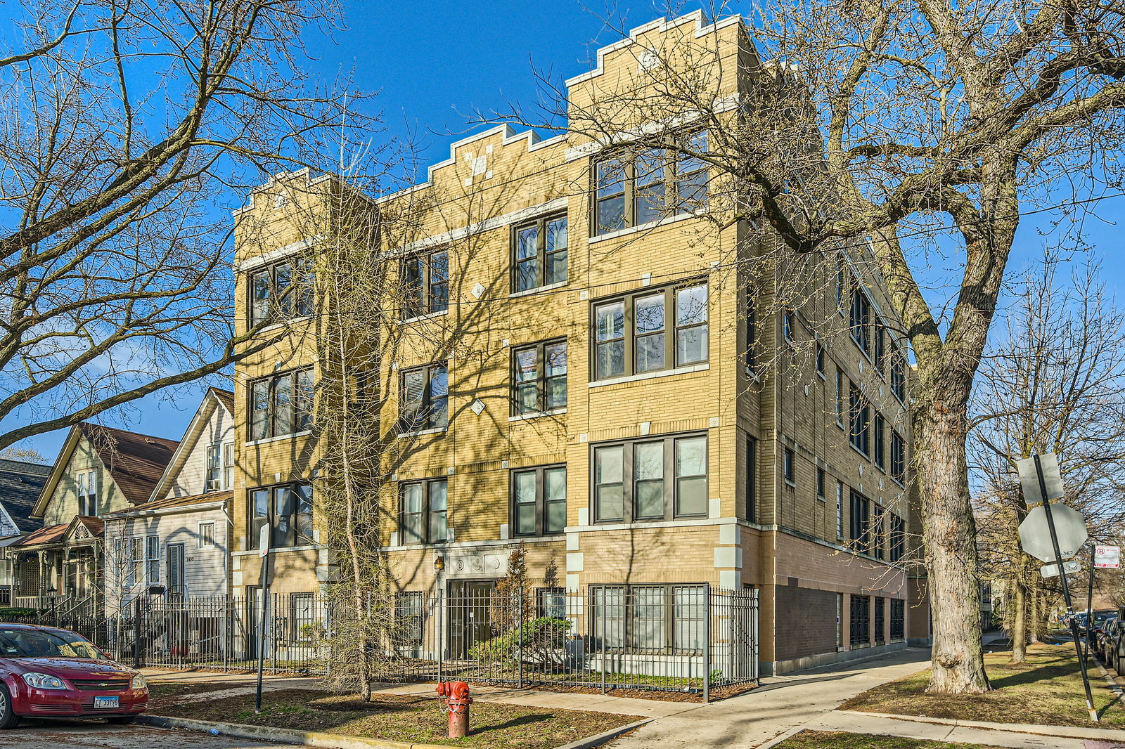 Property Photo: 2454 N Washtenaw Avenue 2 IL 60647