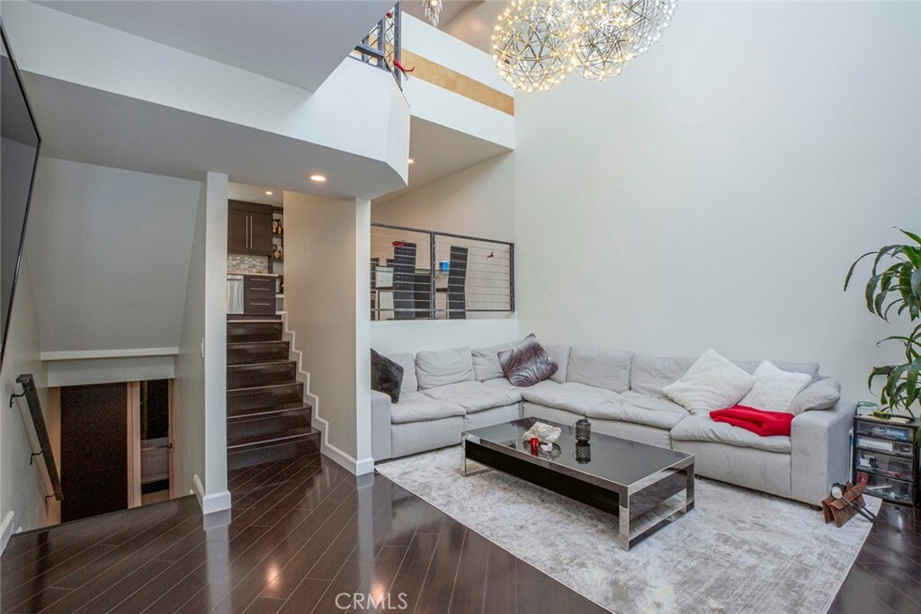 Property Photo: 5456 Hermitage Avenue 8 CA 91607