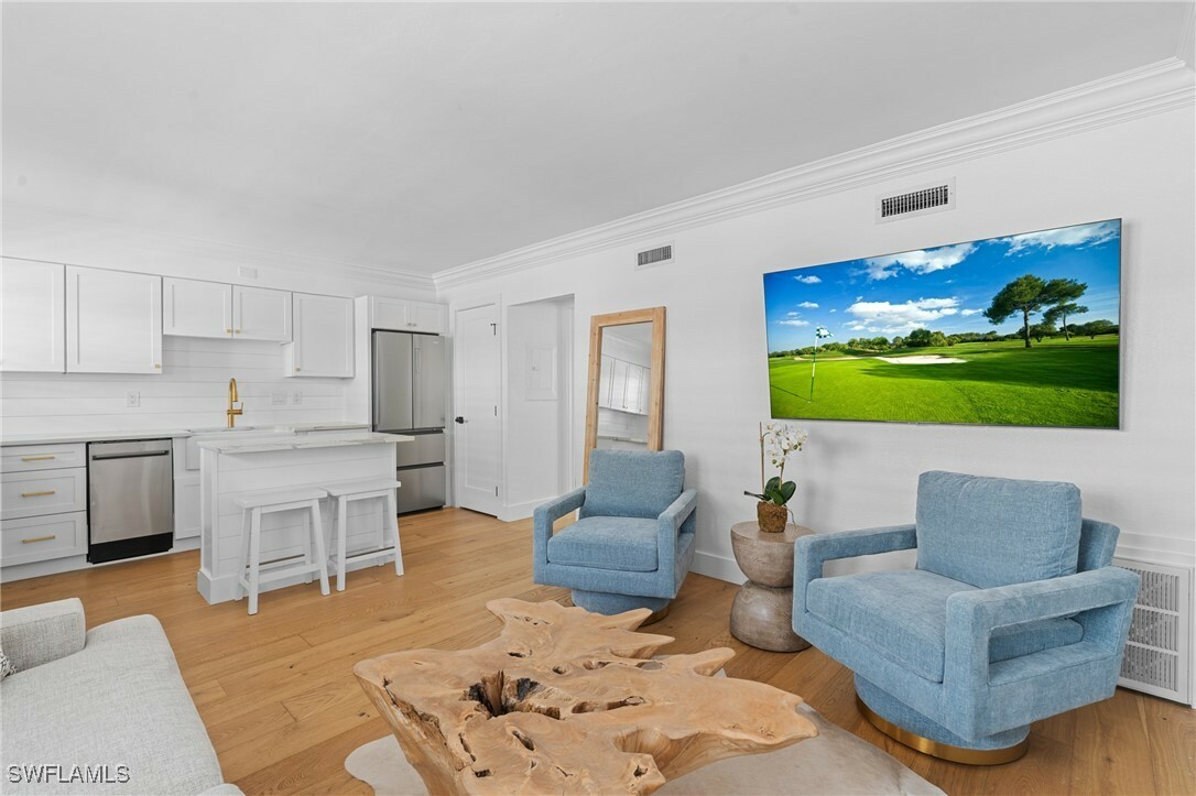 Property Photo: 980 7th Avenue S 107 FL 34102