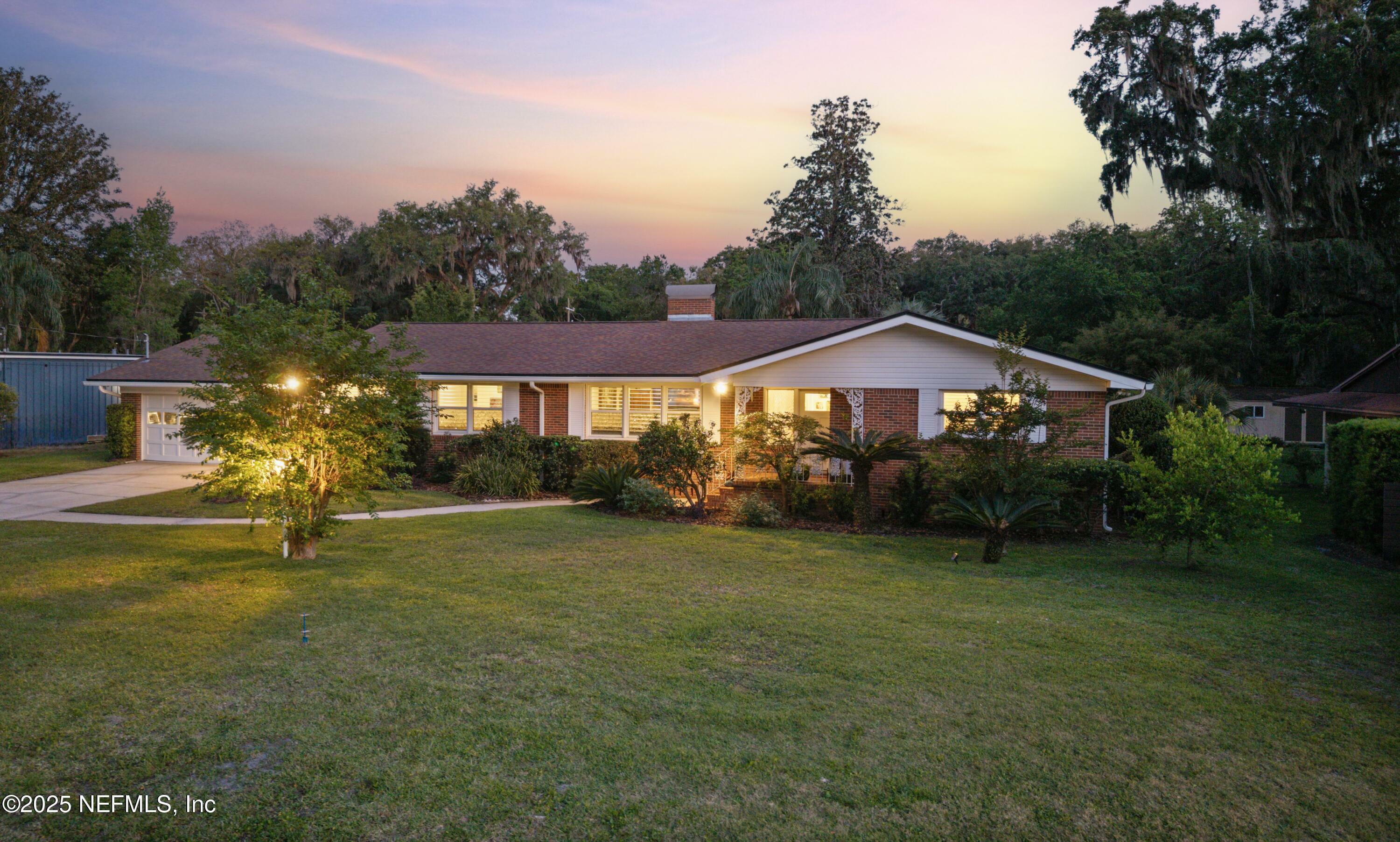 Property Photo: 3616 Darnall Place FL 32217