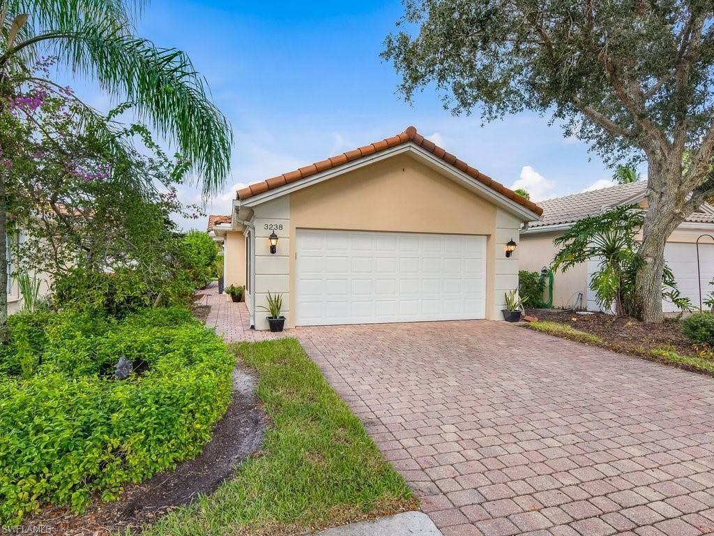 Property Photo: 3238 Barbados Ln FL 34119