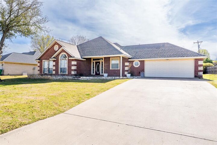 Property Photo: 1466 Oakwood Drive TX 76401