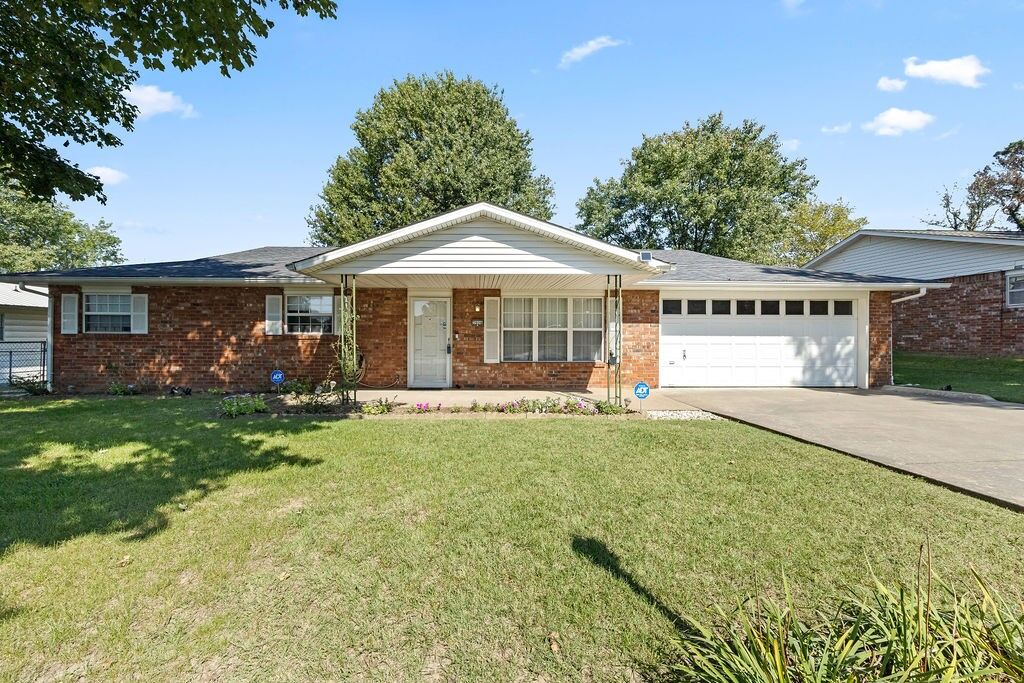 Property Photo:  3906 Chapman Avenue  AR 72762 