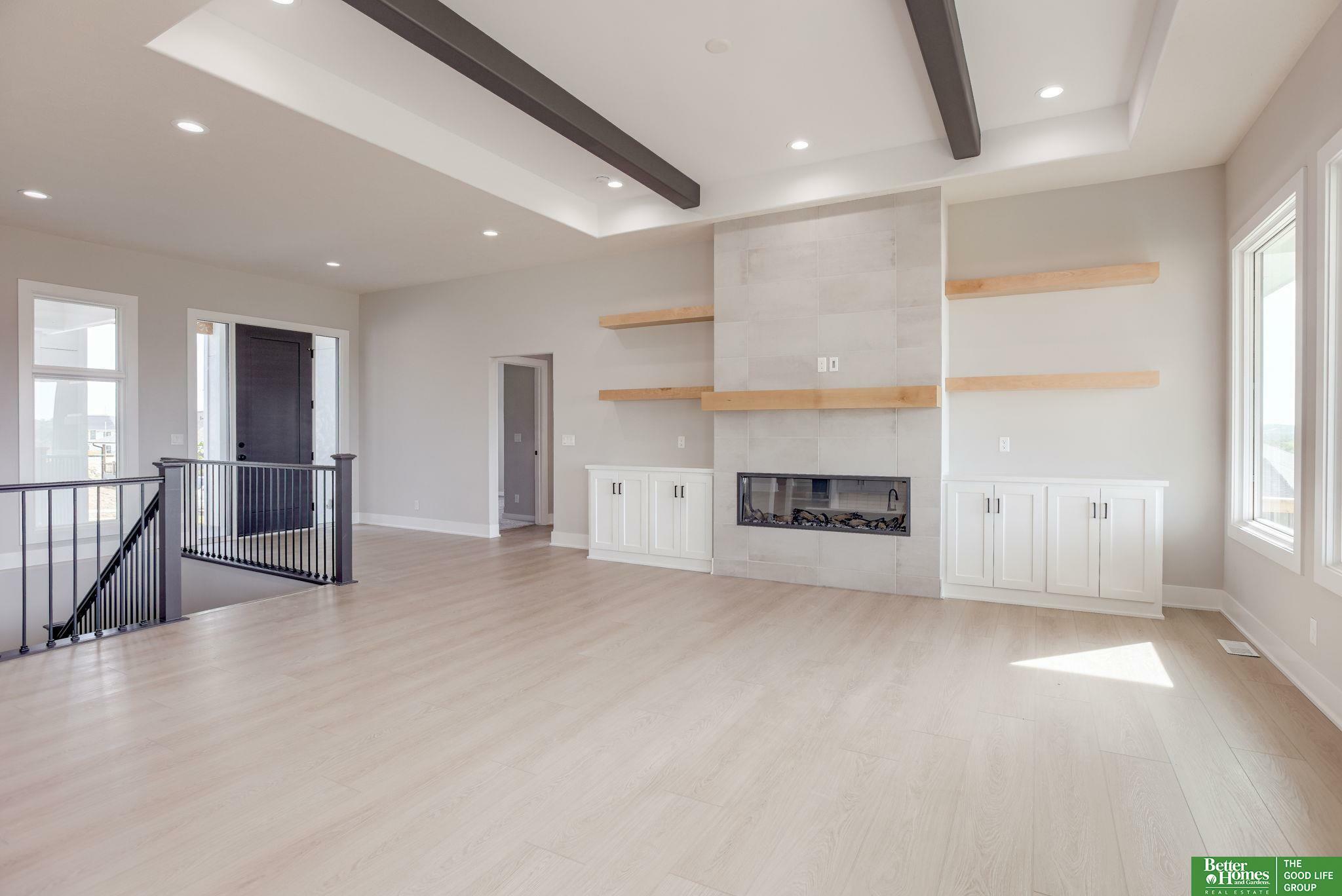 Property Photo: 5708 N 198th Street NE 68022