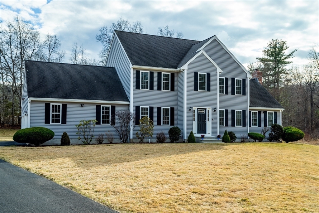 Property Photo: 5 Devarney Court MA 01464