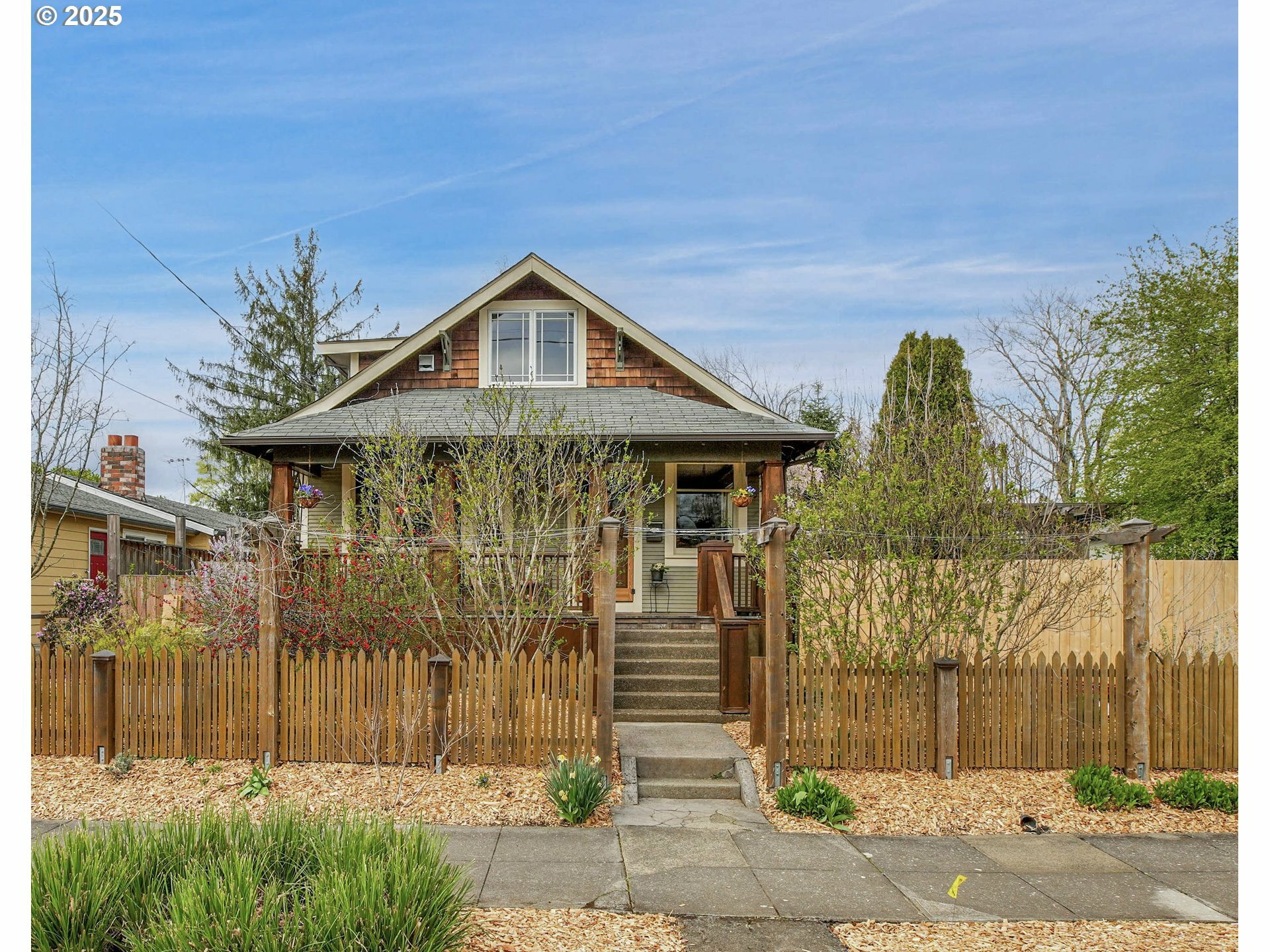 Property Photo: 5735 SE Woodstock Blvd OR 97206