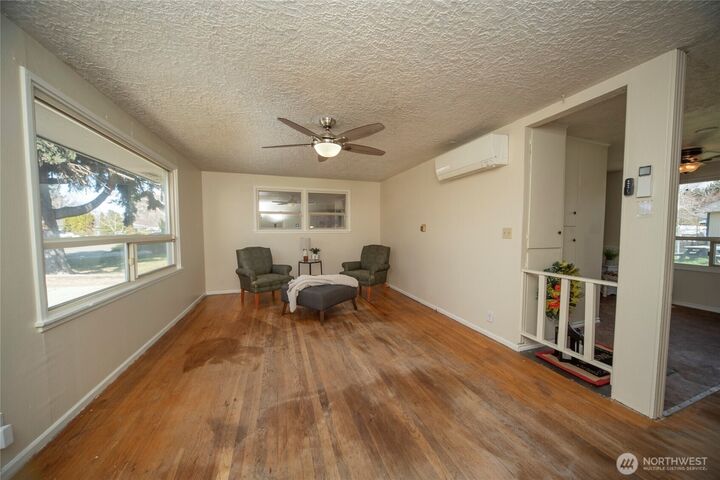 Property Photo:  708 S Park Place  WA 98926 