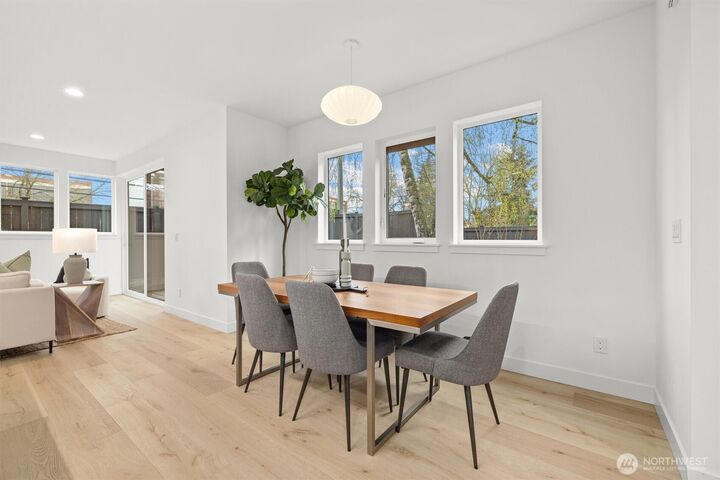 Property Photo:  7504  31st Avenue NE  WA 98115 