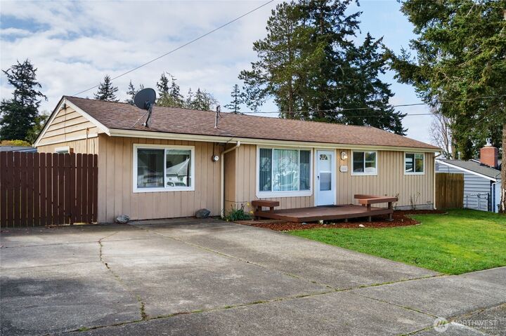 Property Photo:  1661 NE 9th Avenue  WA 98277 
