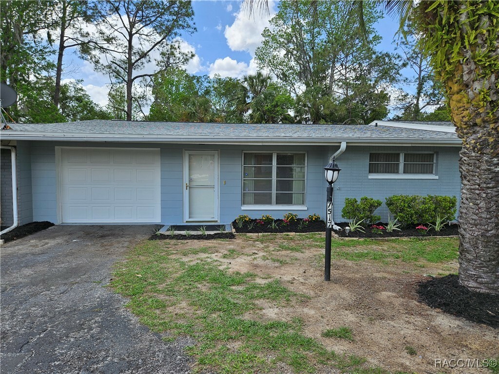 Property Photo: 7517 W 7 Rivers Drive FL 34429