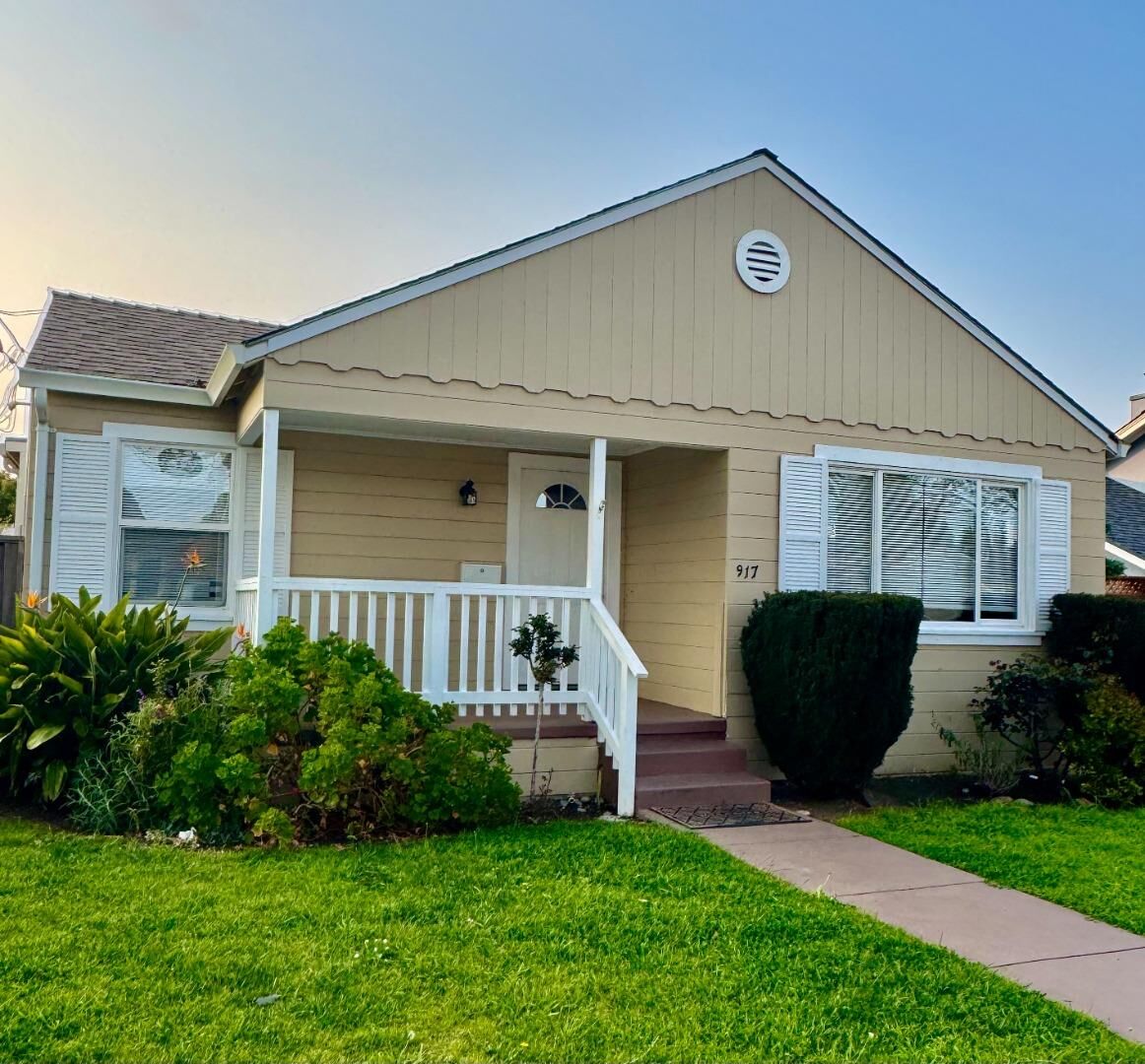 Property Photo:  917 East Santa Inez Avenue  CA 94401 