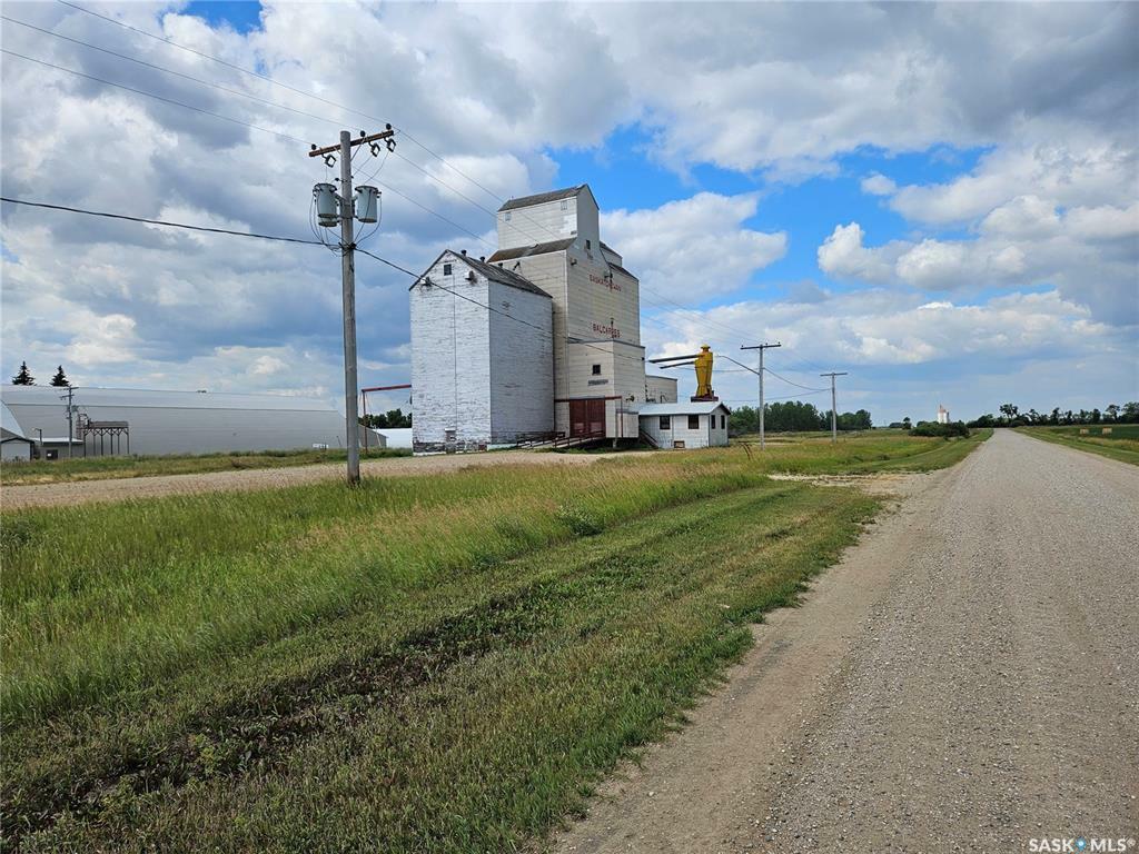 Property Photo: 1 Harvest Road SK S0G 0S9